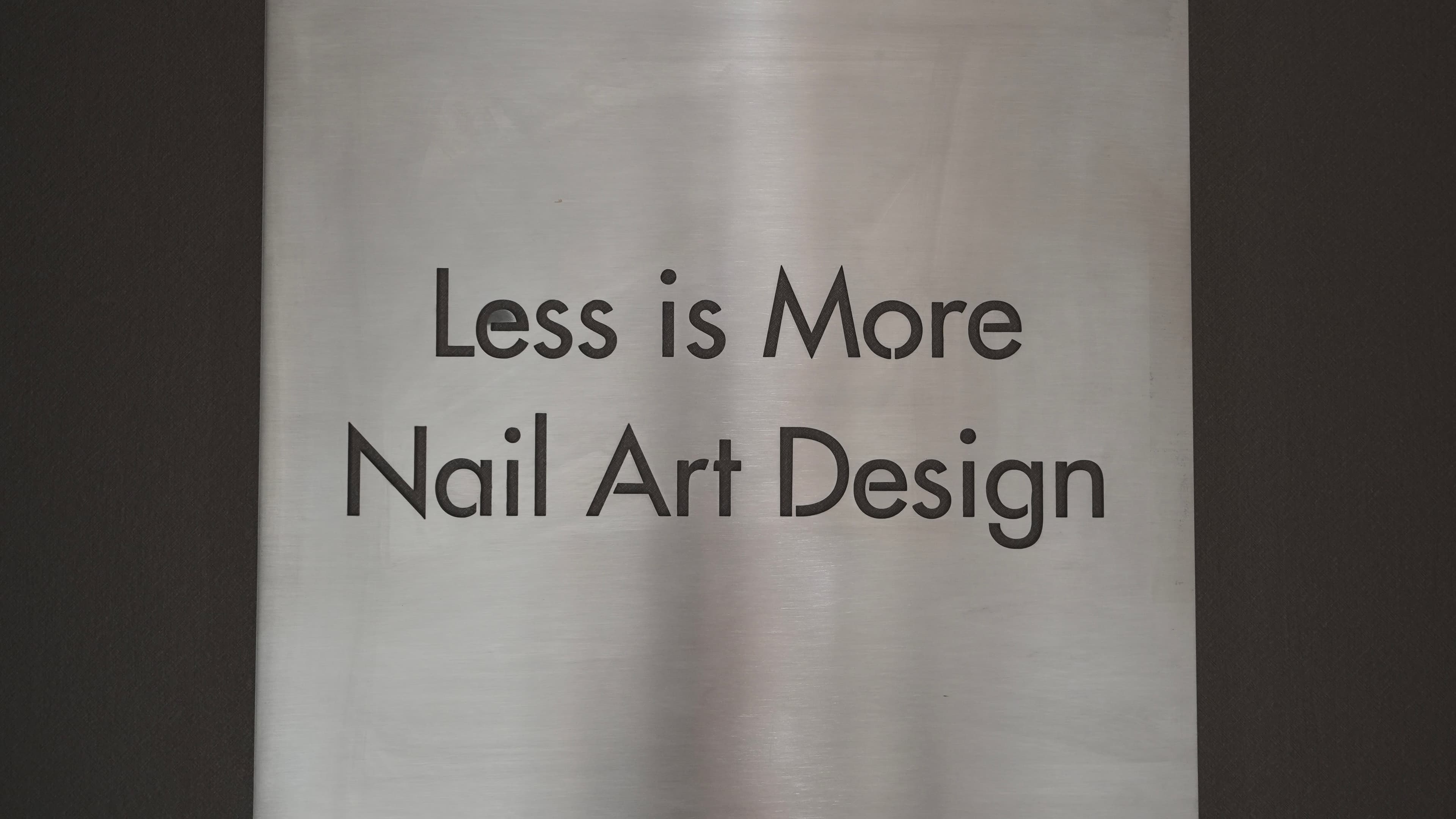 LessIsMore.nail_01